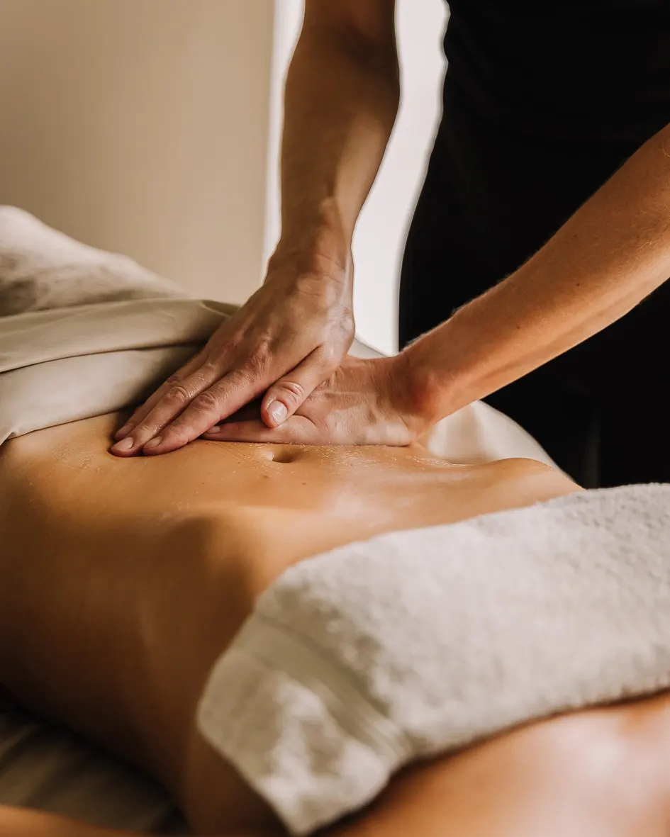 Sfeerbeeld van een Esalen massage bij Leen