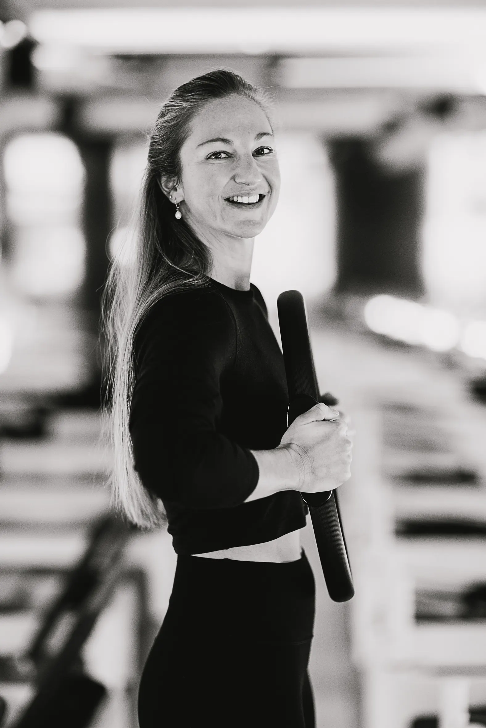 Leen Vancouillie, lachend, met een pilatesring